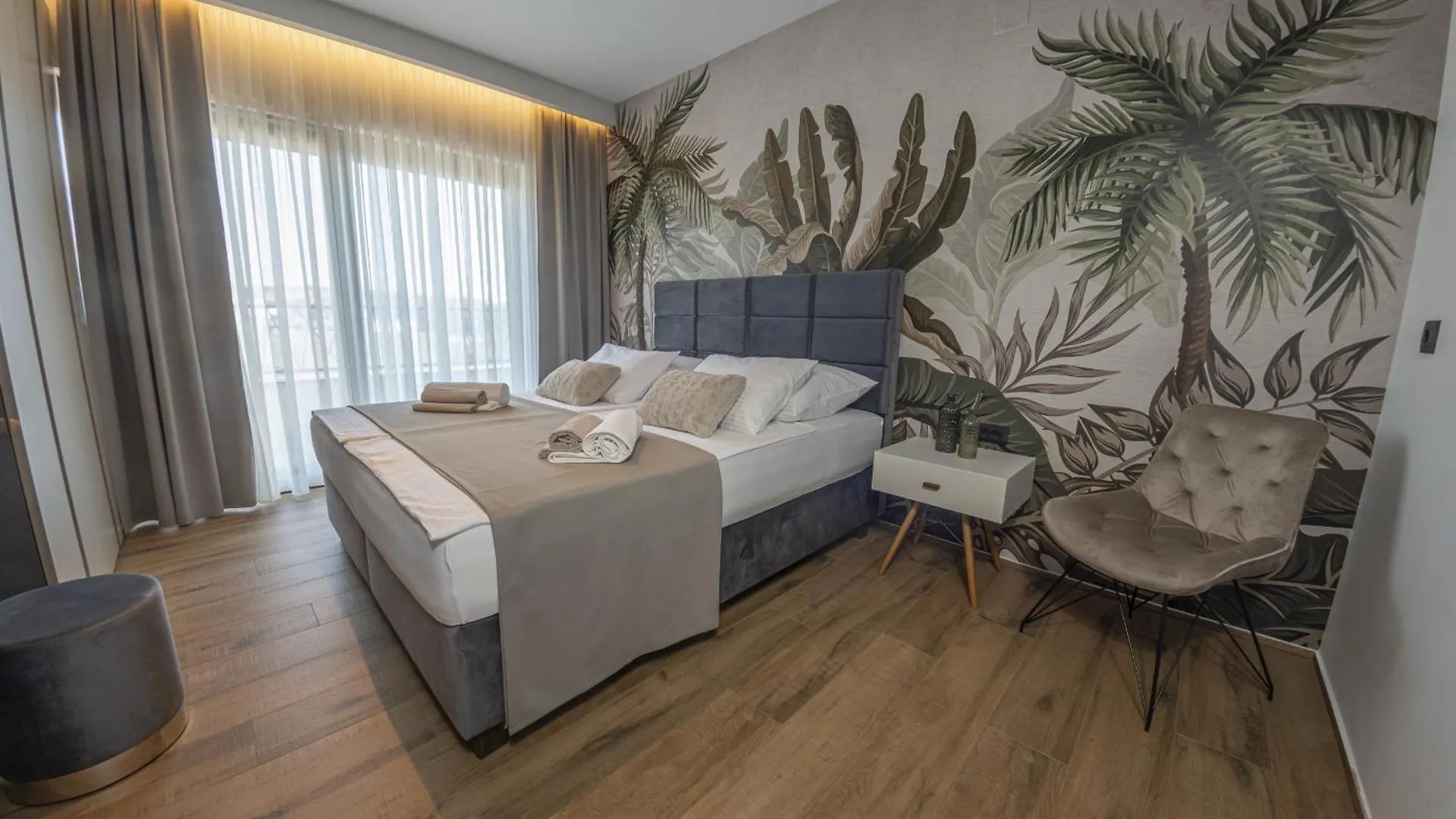 Villa One Way For 8 People Near Medulin With Heated Pool, Kids Playground & Only 200 M From The Beach Banjole 0*,  Chorvatsko