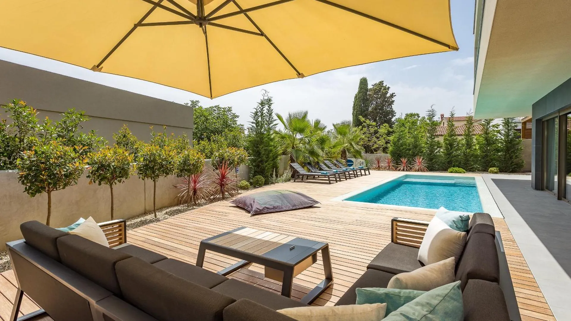 Villa One Way For 8 People Near Medulin With Heated Pool, Kids Playground & Only 200 M From The Beach Banjole Chorvatsko